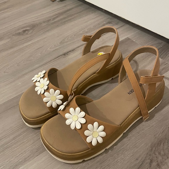 NEVER WORN Daisy Steve Madden Sandals - Picture 3 of 5